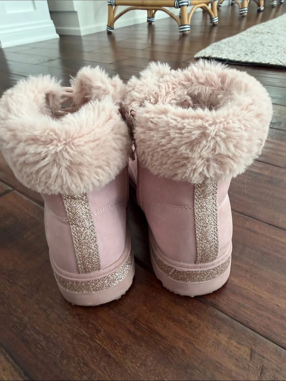Girls Skechers Pink Faux-Fur Lace-Up Platform Winter Boots Big Kid size 3